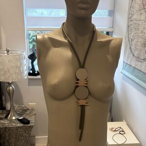 Elegant Green and Gold Necklace